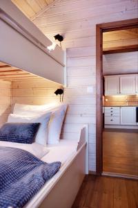 a bedroom in a log cabin with a large bed at Filefjellstuene in Tyinkrysset