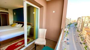 Łóżko lub łóżka w pokoju w obiekcie Hôtel Belle Vue et Spa