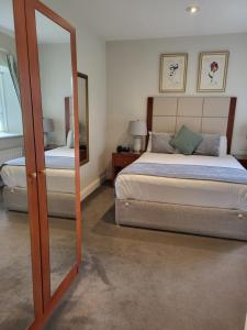 Letto o letti in una camera di Leixlip Manor Hotel