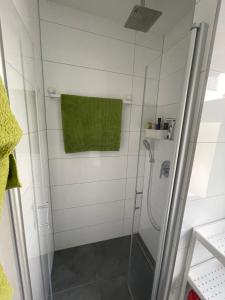 Ένα μπάνιο στο Charmantes Häuschen mit Gästezimmer in Erfurt +3 φωτογραφίες