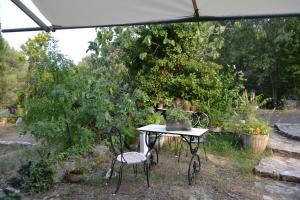 Κήπος έξω από το Vacances en famille aux Gabions