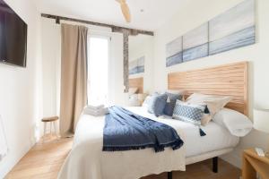 Łóżko lub łóżka w pokoju w obiekcie Salazar by Staynnapartments