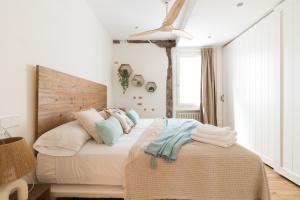 Łóżko lub łóżka w pokoju w obiekcie Salazar by Staynnapartments
