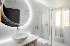 Kúpeľňa v ubytovaní Nazar Apartment- in the center of Athens + 8 fotografií