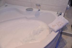 Bany a Jacuzzi Apartman De Lux - Cacak