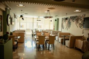 Restauracja lub miejsce do jedzenia w obiekcie Hôtel Belle Vue et Spa