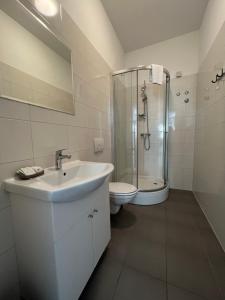 Ένα μπάνιο στο Baška Guest House +44 φωτογραφίες
