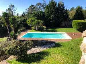 a swimming pool in the middle of a yard at Quinta do espelho d'agua, Estudio in Reguengo Grande