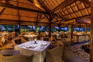 Un restaurant sau alt loc unde se poate mânca la The Oberoi Beach Resort, Bali