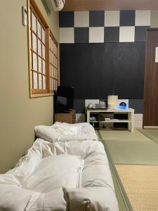 Wafu Ryokan Uehonmachi客房内的一张或多张床位