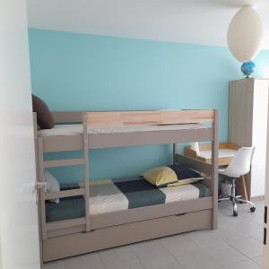 Poschodová posteľ alebo postele v izbe v ubytovaní Superbe appartement en résidence proche du centre