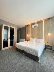 a large bedroom with a large bed in it at Royal Mass Airport Business Hotel in Arnavutköy