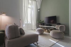 A television and/or entertainment centre at Dimora Elce Suites Elegance & Design