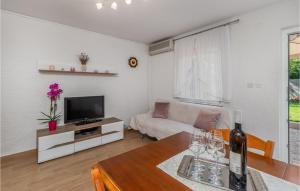 a living room with a couch and a table with wine glasses at Beautiful Apartment In Novi Vinodolski With 2 Bedrooms And Wifi in Novi Vinodolski