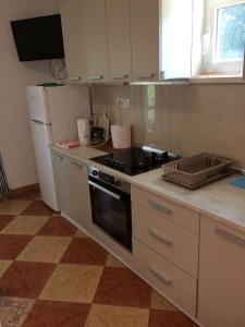 a kitchen with a stove and a refrigerator at Apartments Biočić in Korčula