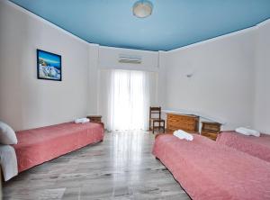 Zdjęcie z galerii obiektu Villa Nikos Karamolegkos Kamari w mieście Kamari +37 zdjęć