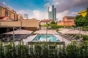 Bazén v ubytovaní Crowne Plaza Milan City by IHG alebo v jeho blízkosti
