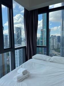 Star residance at Klcc - Two bedrooms with twin towers view зимой