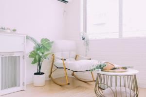 Χώρος καθιστικού στο moof Osaka trendy spot Spacious Apt