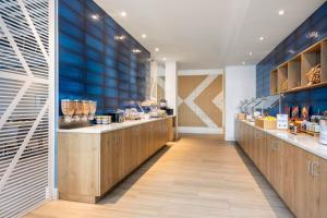 Кухня или мини-кухня в SpringHill Suites by Marriott Amelia Island
