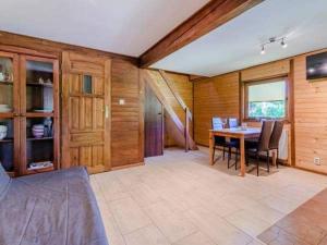 TV a/nebo společenská místnost v ubytování Idea Domki I Apartamenty Całoroczne