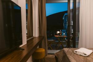 烏爾齊尼的住宿－CAROLEA VILLAS，一间酒店客房,享有客房的景色