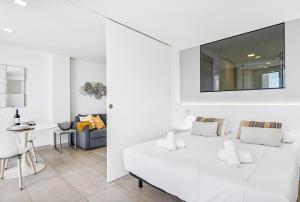 A seating area at MEDANO4YOU Charly Blau