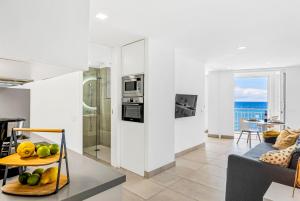 A kitchen or kitchenette at MEDANO4YOU Charly Blau