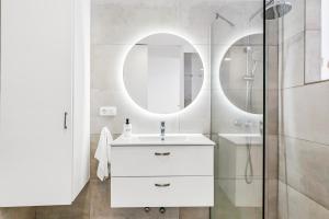 A bathroom at MEDANO4YOU Charly Blau