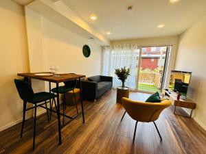 a living room with a table and chairs and a couch at Sunshine Suites in Utrecht