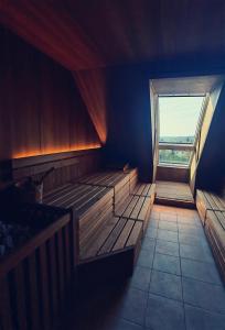 a room with a sauna with a window in it at Hotel Münchner Hof in Altötting