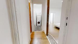 Φωτογραφία από το άλμπουμ του Dizengoff Arlozorv - 3 BR στο Τελ Αβίβ