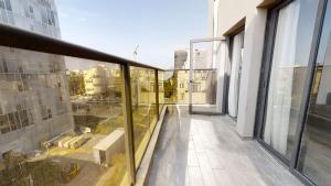 Μπαλκόνι ή βεράντα στο Dizengoff Arlozorv - 3 BR