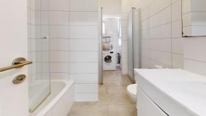 Ένα μπάνιο στο Dizengoff Arlozorv - 3 BR +49 φωτογραφίες
