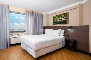 NH HOTEL FEIRA DE SANTANA客房内的一张或多张床位