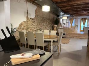 Restaurant o un lloc per menjar a Luxury Apartment Stancesvic LOFT (New)