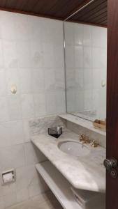 Bilik mandi di Apartamento Capivari +26 gambar