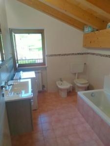 Ένα μπάνιο στο Appartamento vicino Verona +9 φωτογραφίες