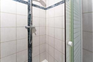 Koupelna v ubytování La maison d'à côté + 13 fotografií