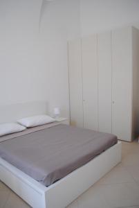 Postel nebo postele na pokoji v ubytování Enjoy Trani