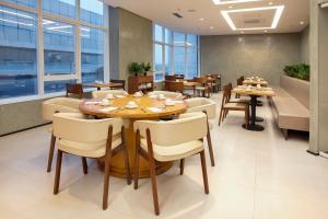 NH HOTEL FEIRA DE SANTANA的休息区
