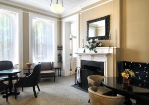 Χώρος καθιστικού στο The Priory Hotel