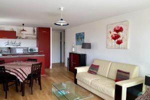 Η κουζίνα ή μικρή κουζίνα στο Agréable Appartement Balcon Parking