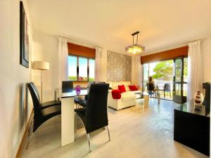 A seating area at Apartamentos Montalvo Leiro