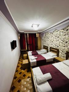 Postel nebo postele na pokoji v ubytování Georgian Palace Hotel