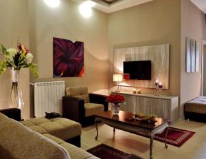 Gallery image of Cherry Blossom Boutique Hotel in Bḩamdūn
