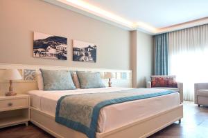 a bedroom with a large bed in a room at Meydani Butik Hotel in Gokceada Town