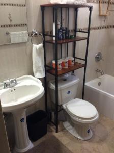 Ein Badezimmer in der Unterkunft Le Quad - One Bedroom & Studio Apt - Private, Spacious & Secured
