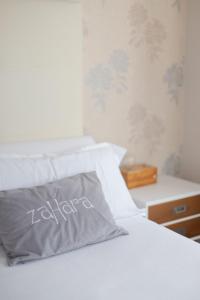 Posteľ alebo postele v izbe v ubytovaní Hostal Zahara