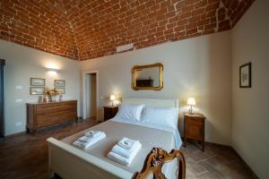 Postel nebo postele na pokoji v ubytování Cascina Baronina